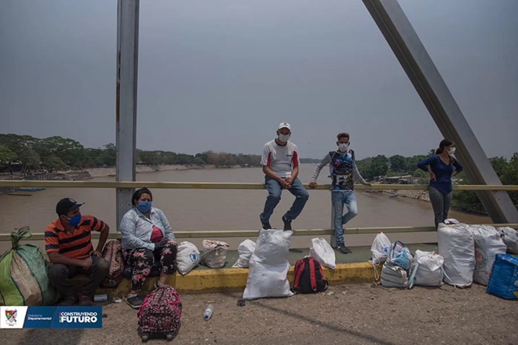 Autoridades de Arauca informaron que habilitaron nuevamente el corredor humanitario para el retorno de venezolanos a través del puente José Antonio Páez en Arauca.